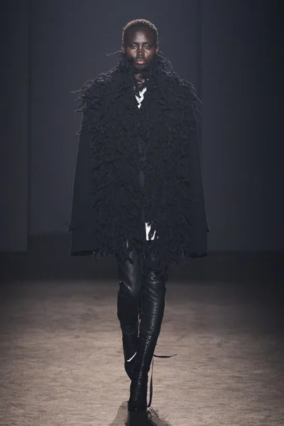Look 19